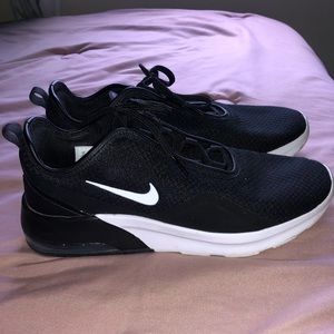 Nike Women’s Air Max Motion 2 Size 10 NIB